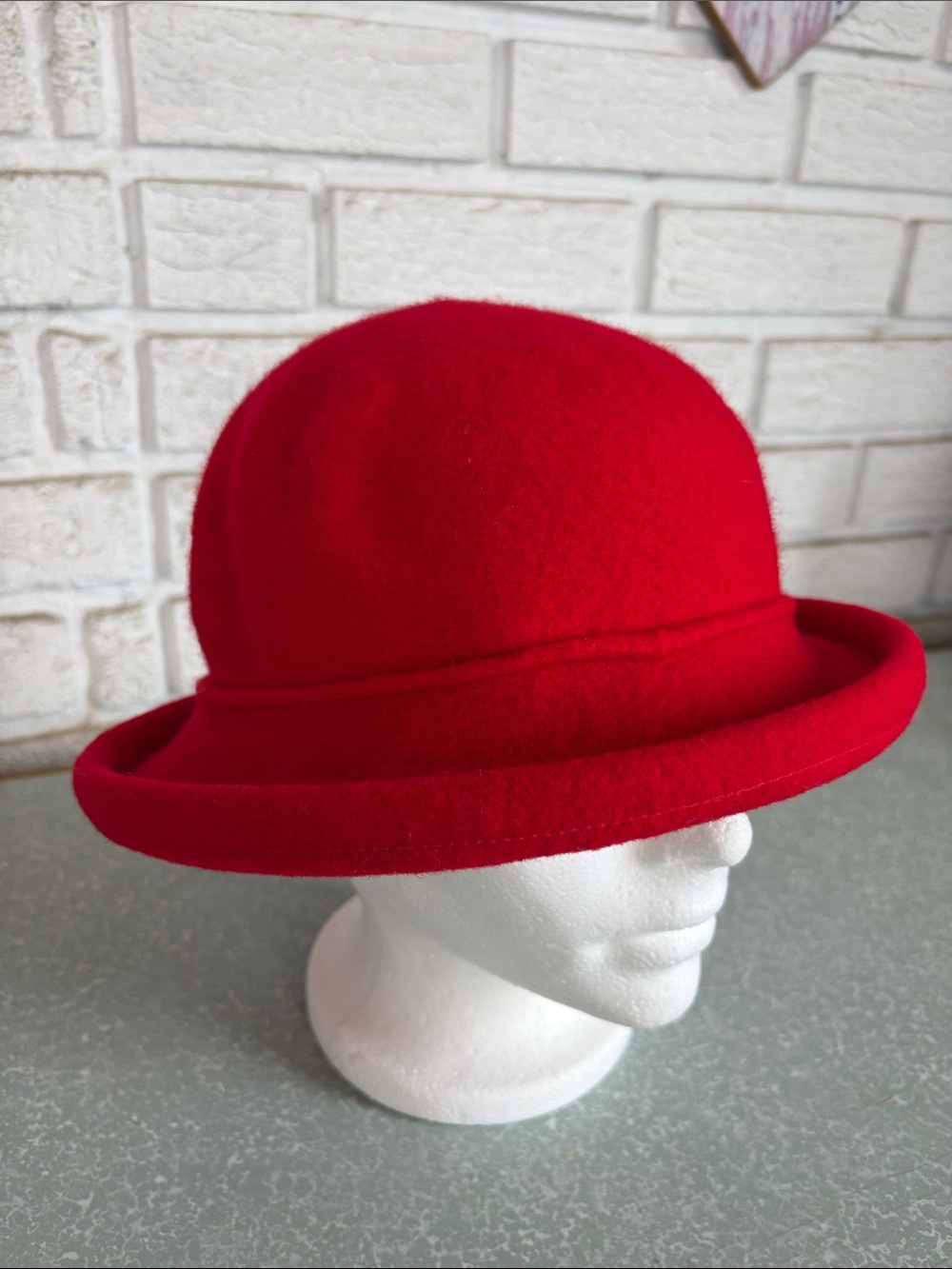 Red cloche hat - Picture 2 of 7